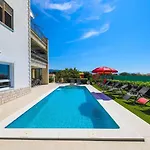 ヴィラ Olivia トロギール