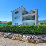 Olivia トロギール